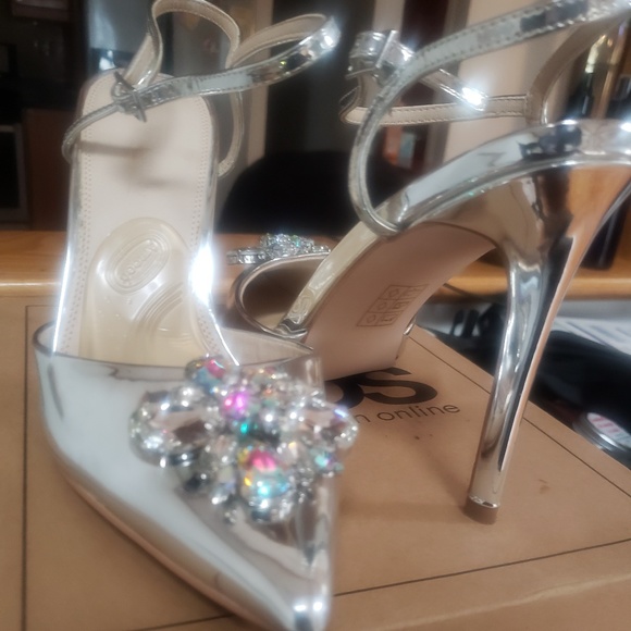 Shoes - Picture 3 of 4